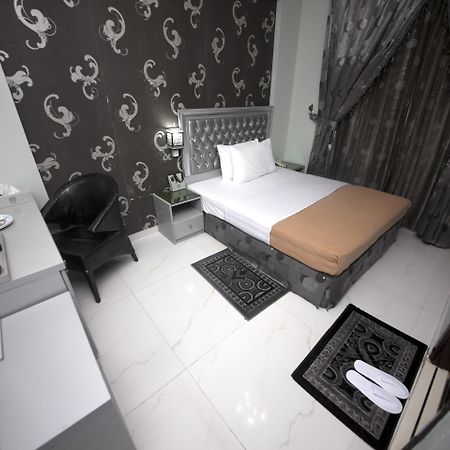White Fort Hotel Dubai Exteriör bild