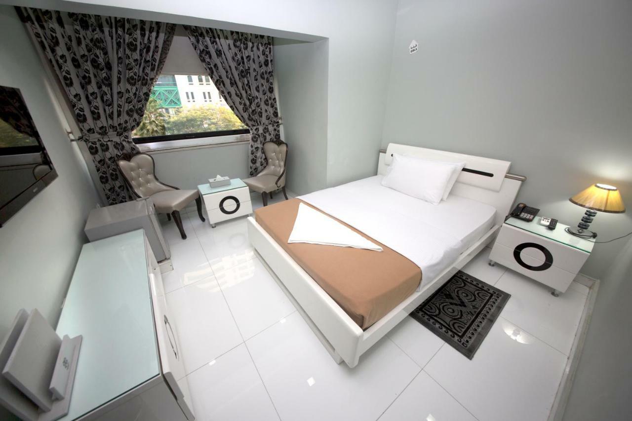 White Fort Hotel Dubai Exteriör bild