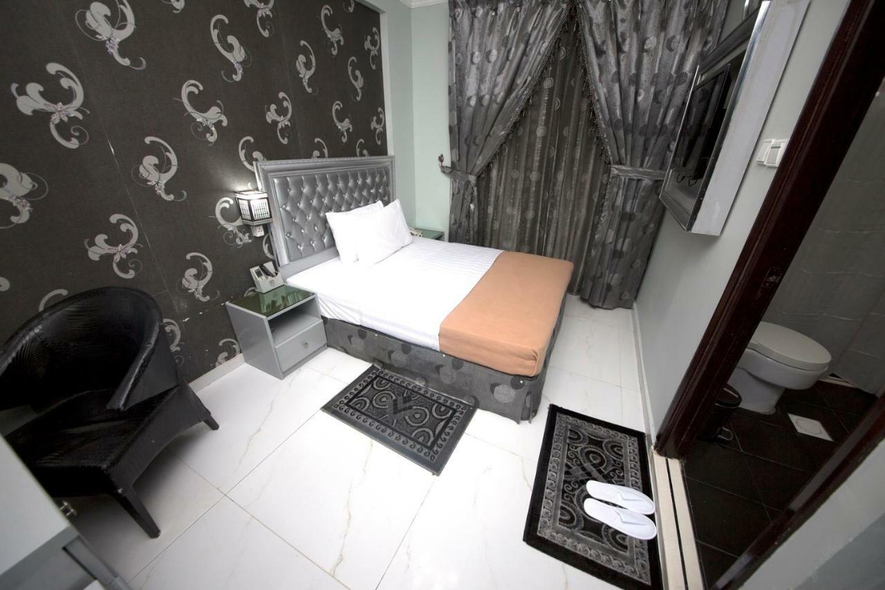 White Fort Hotel Dubai Exteriör bild